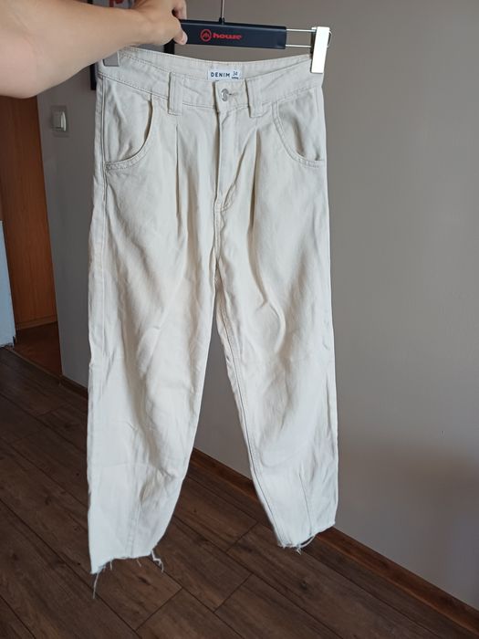 Biało kremowe spodnie jeansmom 34 XS