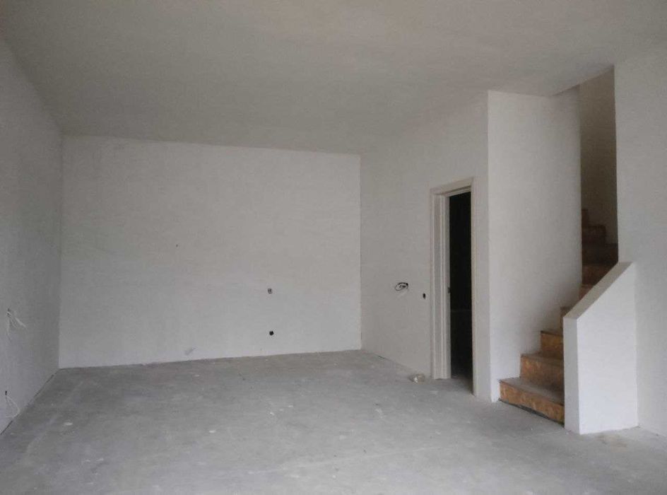 Продам 3-к двухэтажную квартиру в таунхаусе АСЖД " Золотые Ключи "