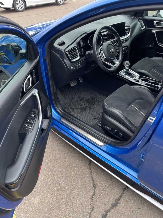 Kia ProCeed офіційне авто.