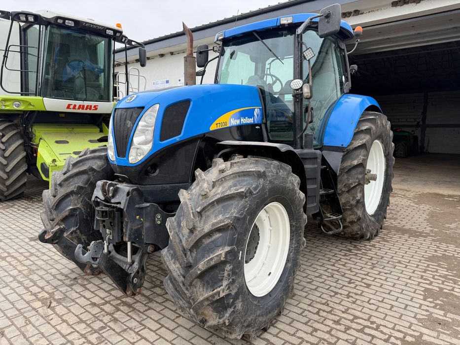 New Holland T7030