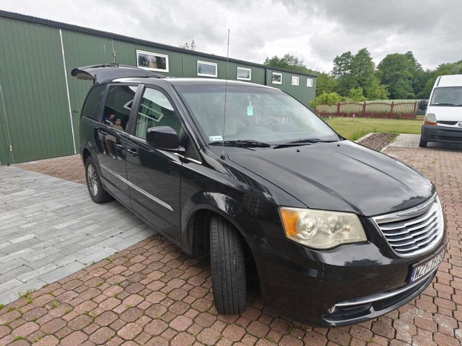 Chrysler town and country 2013
