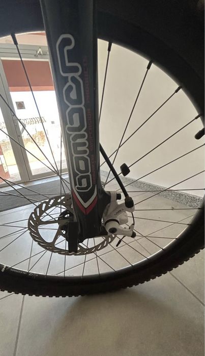 Specialized Hardrock Sport – BTT | Travões de Disco | Excelente Base para Trilhos e Cidade