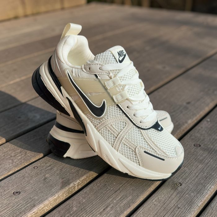 Жіночі кросівки Nike V2K Run beige black silver найк
