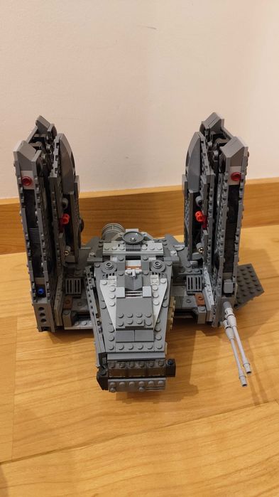 Lego Kylo Ren's Command Shuttle (Star Wars)