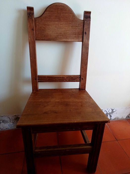 4 Cadeiras rustica de madeira maçica de castanho