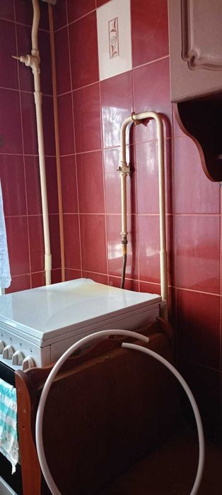 Продам двокімнатну по вул Черкасова