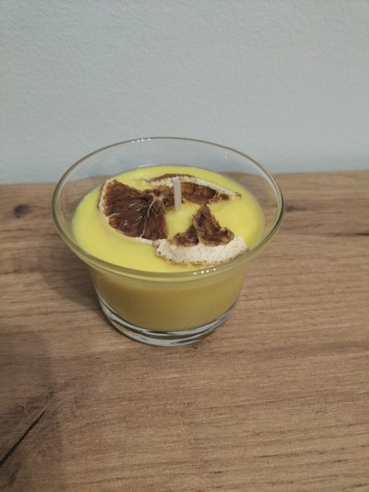 Świeca sojowa w szkle o zapachu pomarańczy