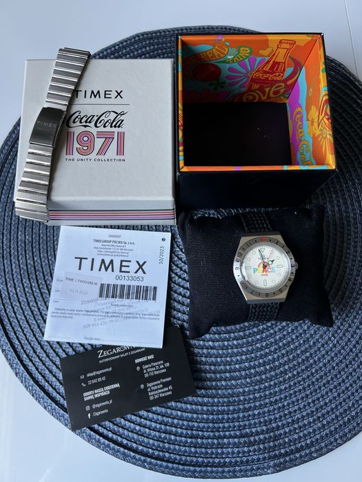 Zegarek Q Timex x Coca-Cola 1971 Unity Collection "Peace" TW2V25800, Full Set