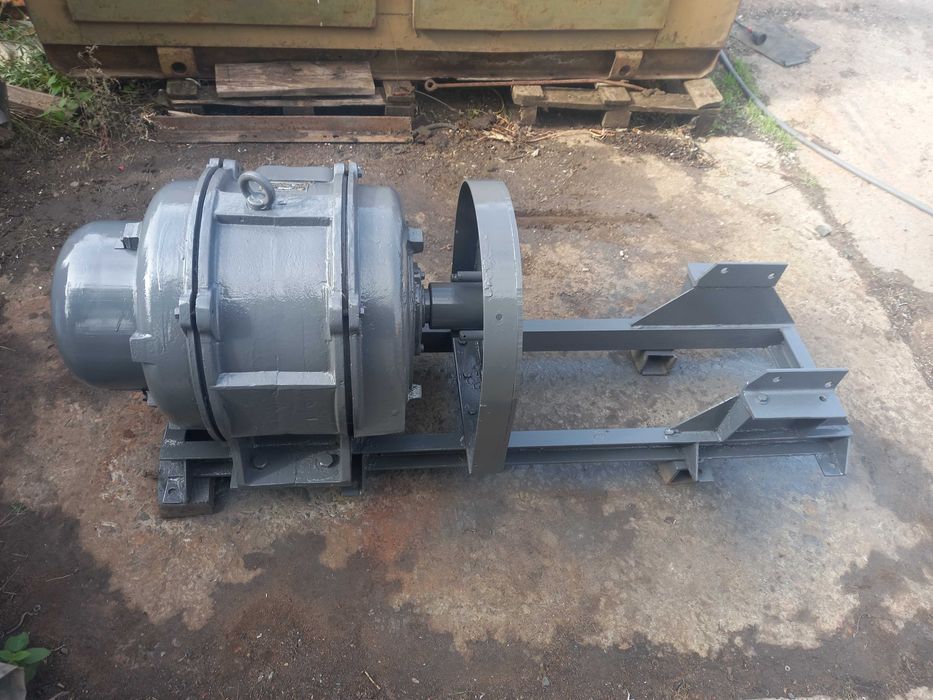 продам синхронный генератор ЕСС5-81 20 кВт, 400В, 3ф, 50Гц под Д-144