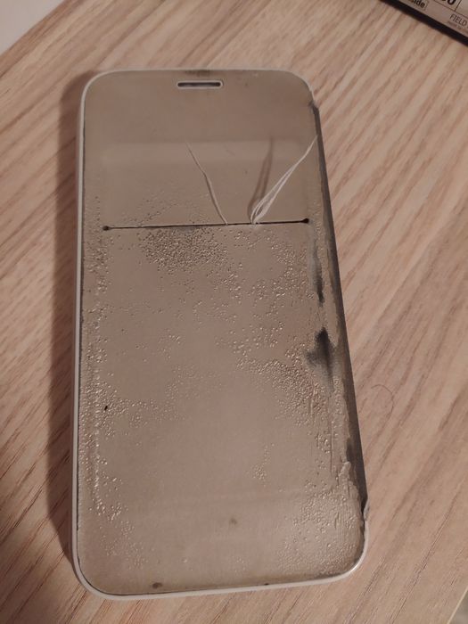 Smartphone Samsung j5 2017 dourado com ecrã partido