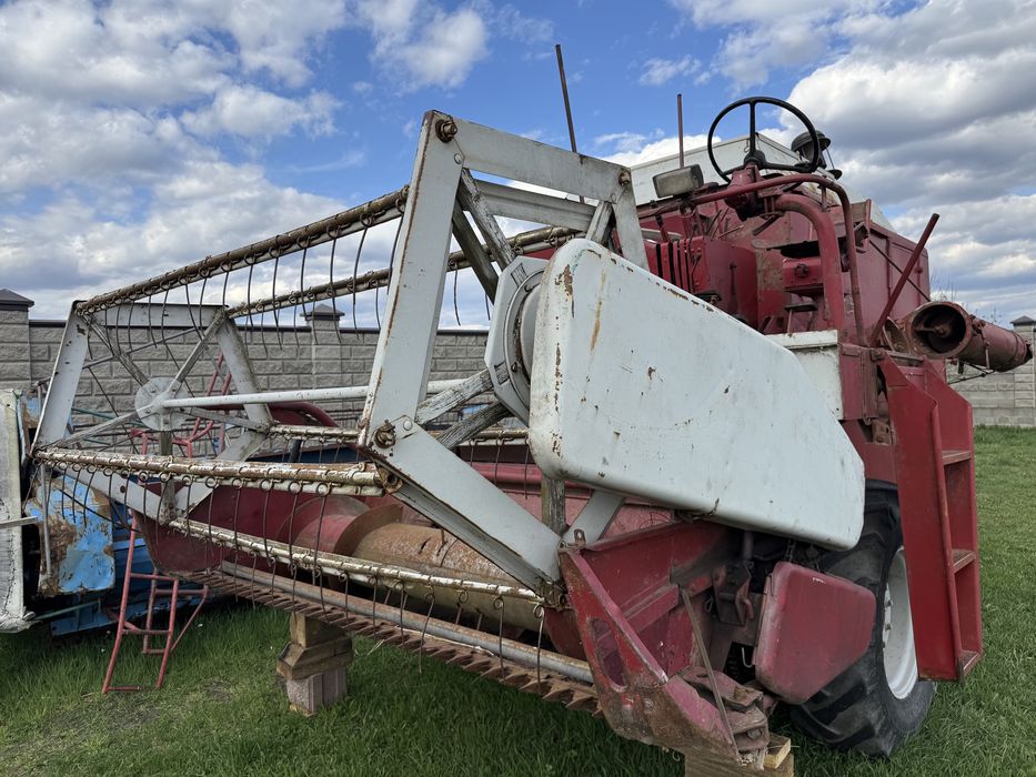 Продам Комбайн зернозбиральний International 321 інтернаціонал 321  Case на ходу з документами