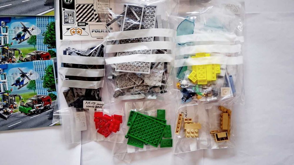 Lego City 60316 Police Station em peças novas semi montado