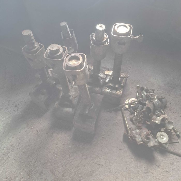 Scaffold feet with adjustment64186448957441123