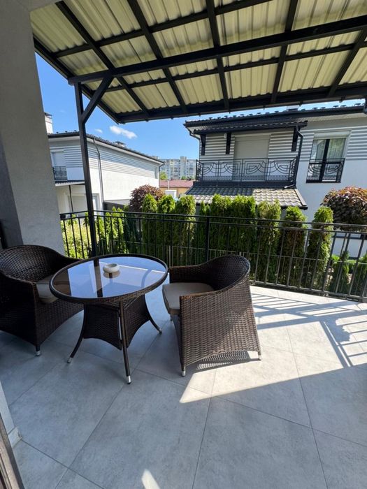 Здається Сучасний котедж в центрі Трускавця