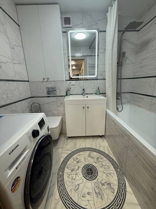 Продам 2-кімнатну квартиру в центрі