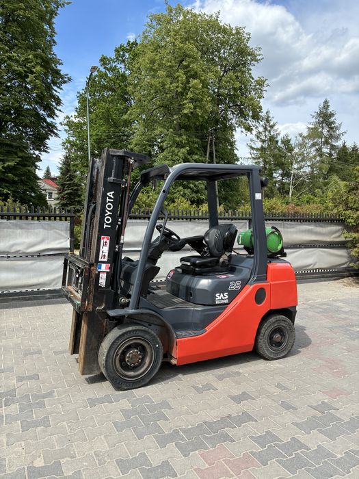 Toyota 2.5 t wózek widłowy 2014