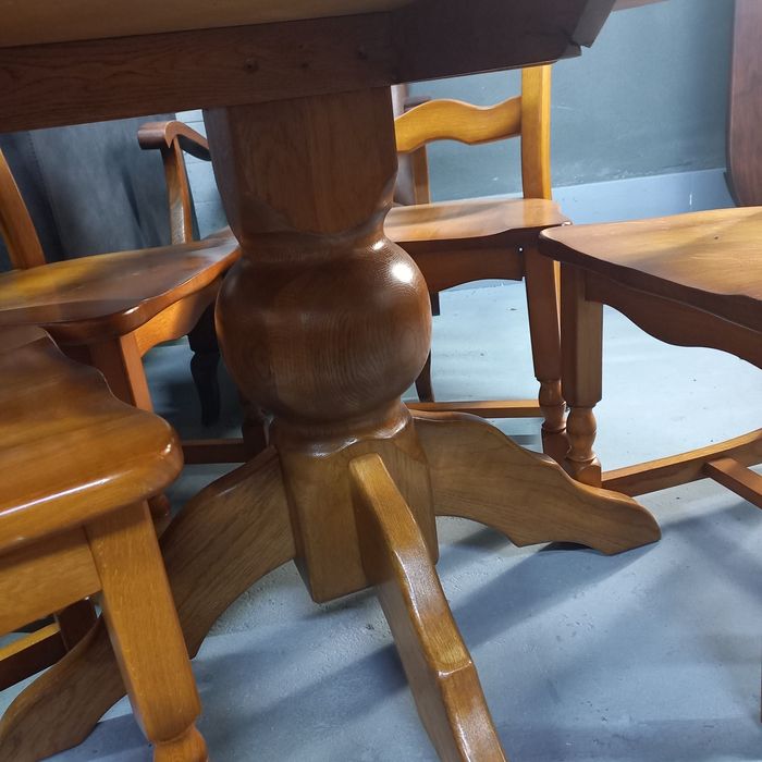 Stół z litego drewna i 6 krzeseł