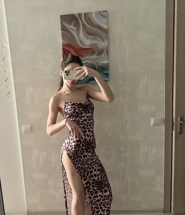 Леопардовое платье макси с цепями