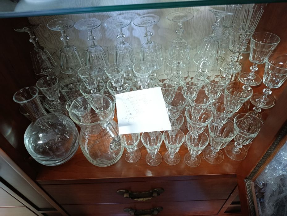 Copos de vinho com pituras