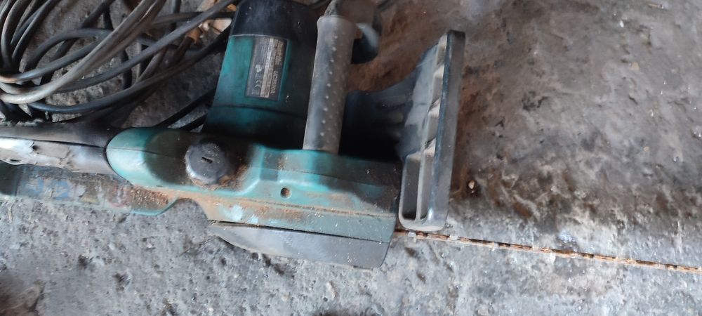 Piła łańcuchowa elektryczna Makita