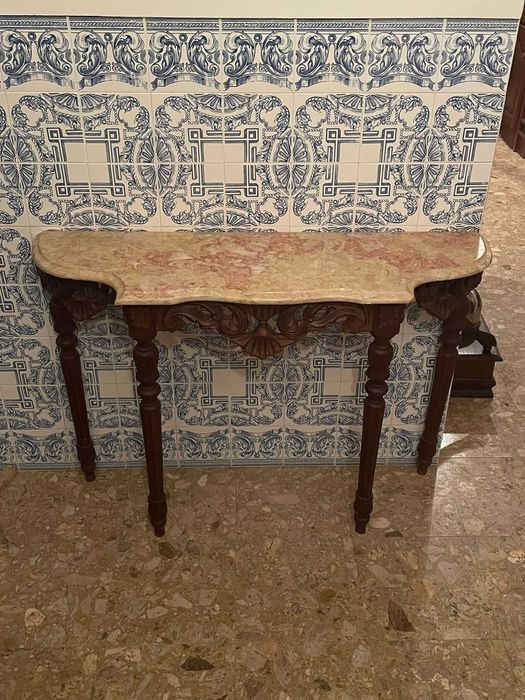 Conjunto Clássico de Espelho e Mesa de Entrada em Madeira Entalhada