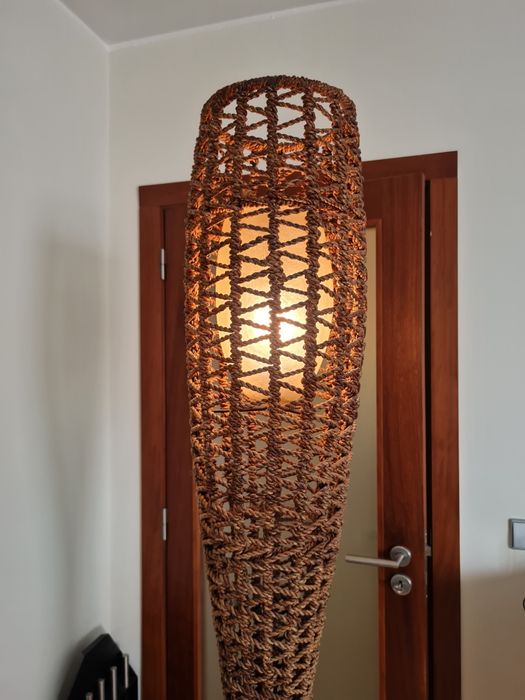 Candeeiro de pé  castanho