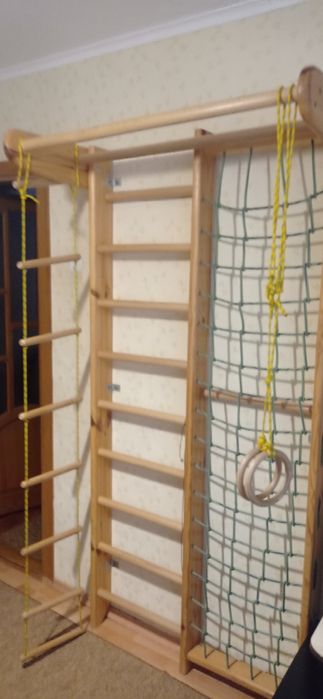 Дитяча спортивна стінка