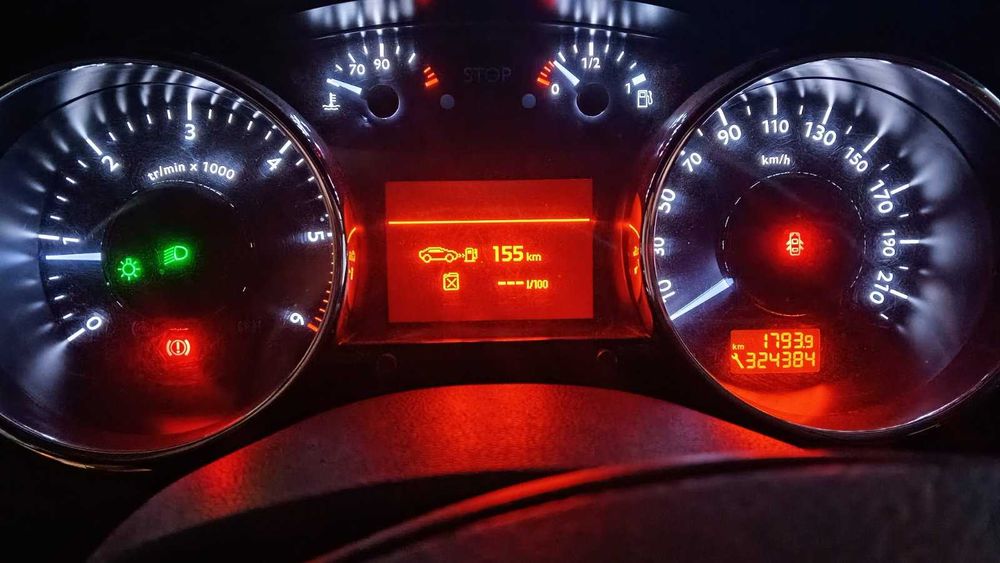 Гарний сімейний автомобіль