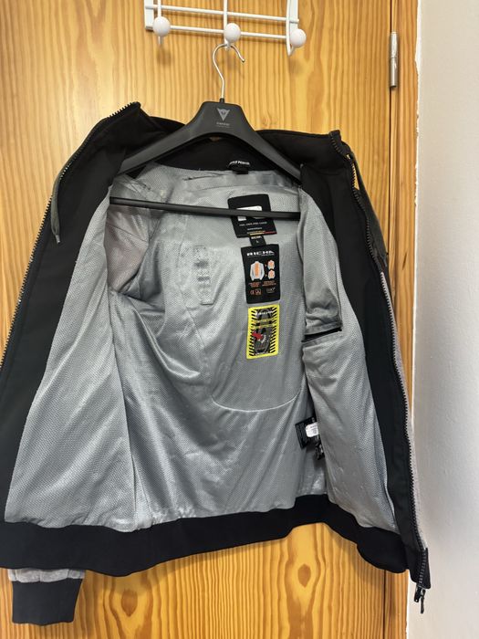 Casaco de mota da marca Richa com proteções e discreto