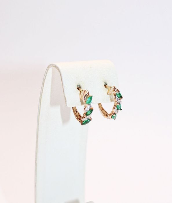 Золотые серьги с изумрудами и бриллиантами