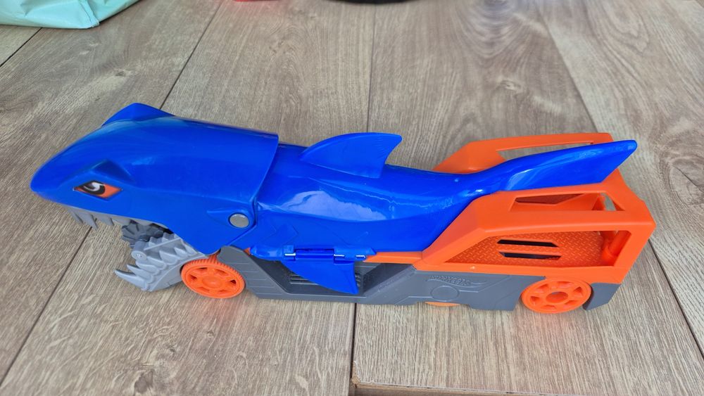 Tubarão Hotwheels