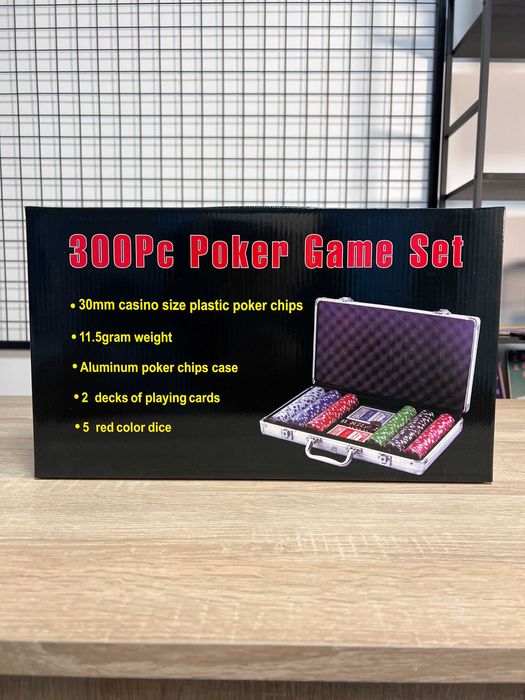 Якісний набір для гри в покер(300 фішок, 2 колоди карт,кейс,5 кубиків)
