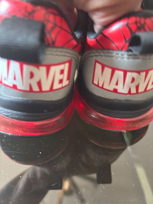HM, Marvel , Spider-Man LED, MIGAJĄCE, świecąca podeszwa, światełka