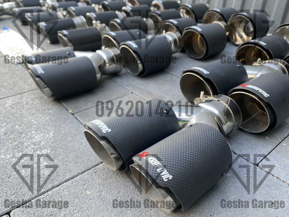 Насадка на вихлопну akrapovic акрапович ліва левая права правая карбон