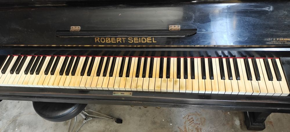 Piano Antigo Robert Seidel – Mais de 150 anos