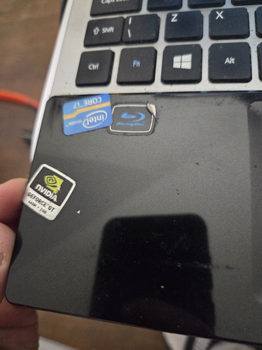 Sprzedam Laptopa ze zbita Matrycą Acer najprawdopodobniej i7 gen 3.