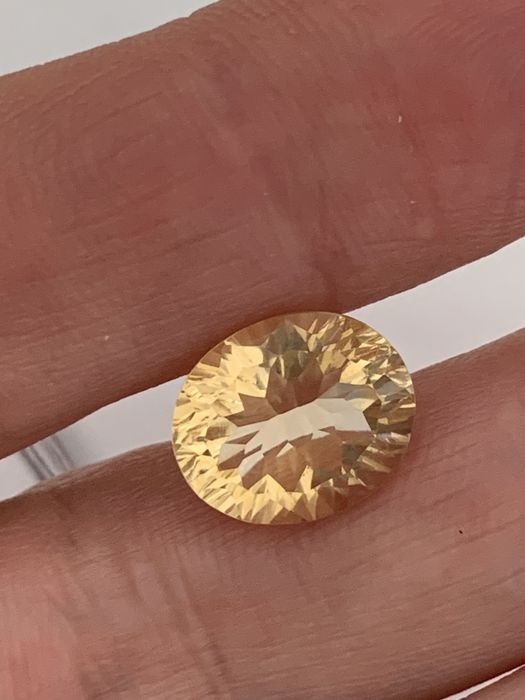 Ексклюзивний цитрин 4.6 ct, огранка Concave (Овал 10х12) — неймовірна гра світла!