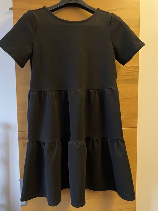 Czarna sukienka sinsay