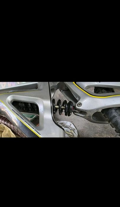 Bicicleta BTT full suspensão