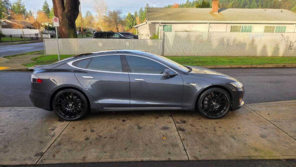 Tesla Model S 85      2014