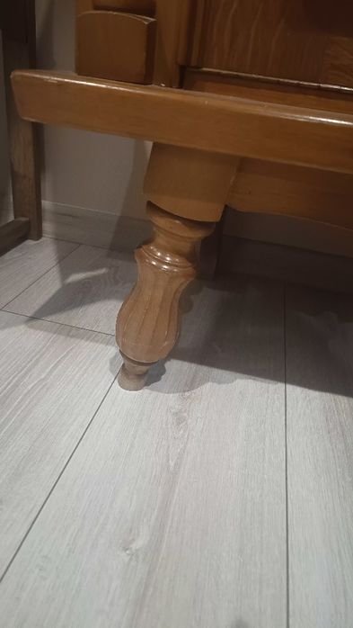 Dębowy barek rzeźbiony