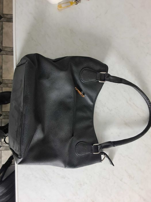 Czarna torebka używana