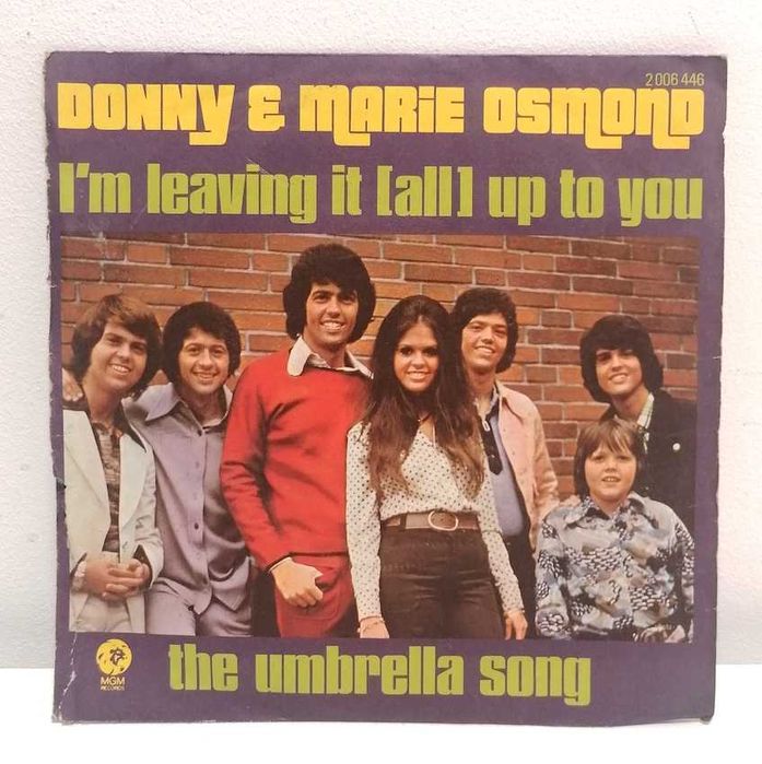 Donny & Marie Osmond – I'm Leaving It (All) Up To You / The Umbrella Song