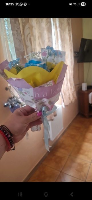 Kwiatek mydlany róża w opakowaniu niebieski