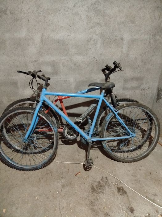 Bicicletas para venda duas em estado razoável