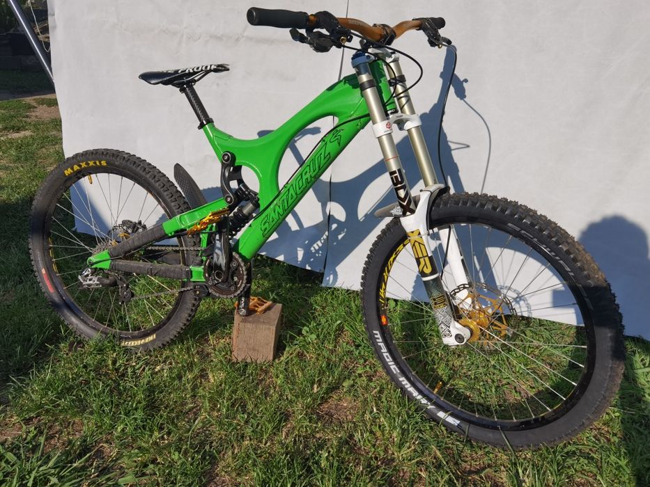 Santa Cruz Nomad C e Santa Cruz V10