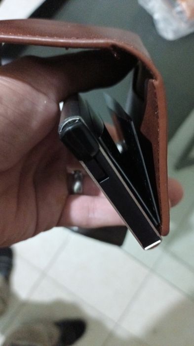 Carteiras pele e alumínio