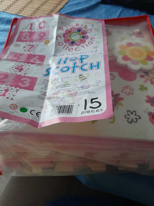 Tapete crianca jogo macaca. Hopscoth