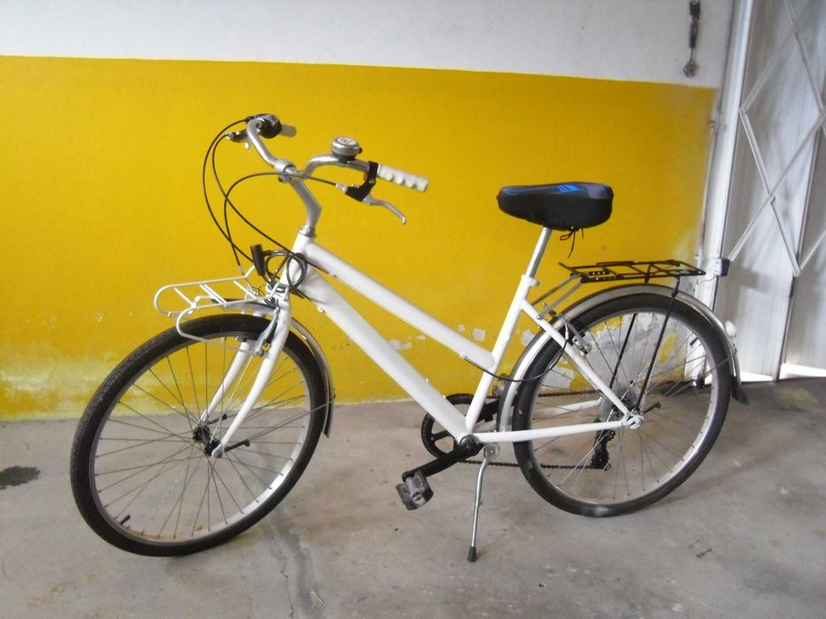 Bicicleta de cidade, quase nova