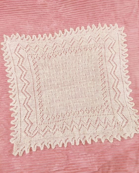 Пуховой ажурный платок паутинка